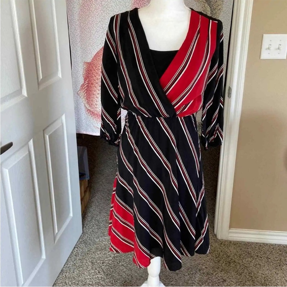 White House Black Market silk dress size 4!